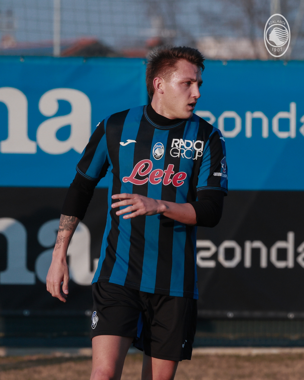 AC米兰今晨战术微调,志在意大利杯名次提升,压力陡增,更衣室氛围转暖 AC米兰今晨战术微调,志在意大利杯名次提升,压力陡增,更衣室氛围转暖