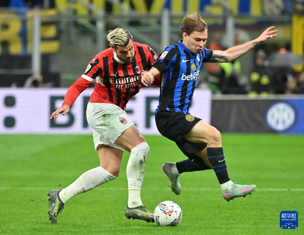 AC米兰今晨战术微调,志在意大利杯名次提升,压力陡增,更衣室氛围转暖 AC米兰今晨战术微调,志在意大利杯名次提升,压力陡增,更衣室氛围转暖