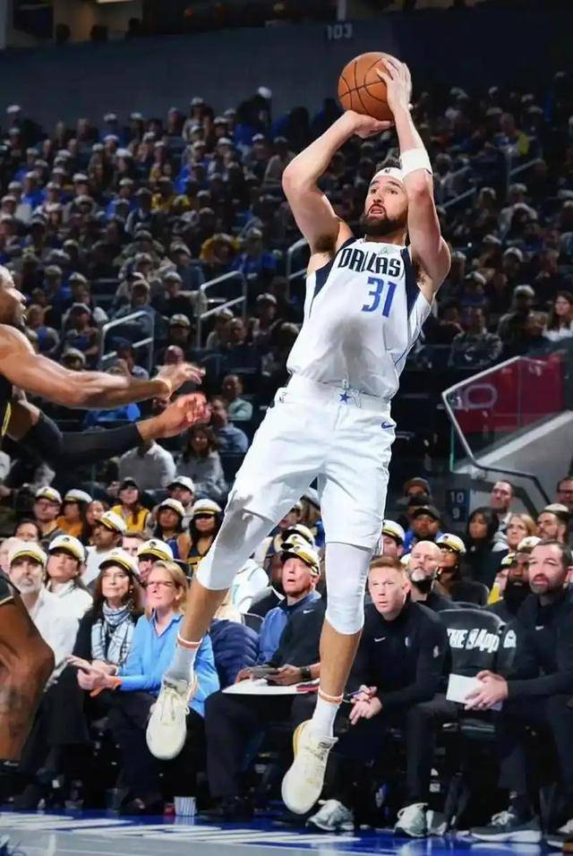 关于加时末段体能课后，达拉斯独行侠绝杀压哨备战全明星赛，悬念犹存，年轻球员得到机会的信息