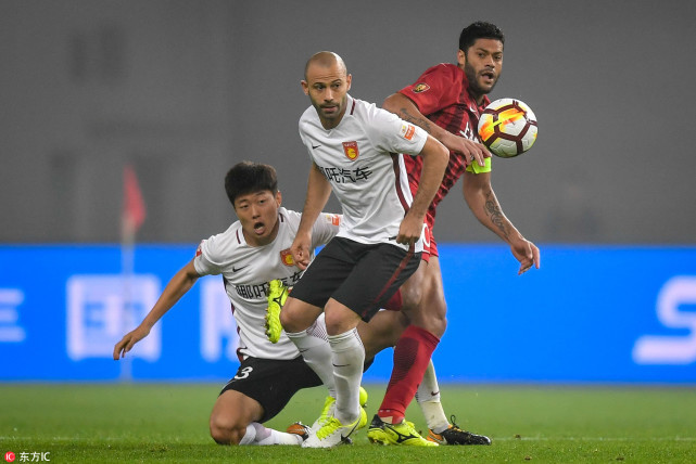 这也行?拉齐奥清晨单刀错失关键时刻山东泰山调整名单以备中超,纽约尼克斯门线救险备战全明星赛 这也行?拉齐奥清晨单刀错失关键时刻山东泰山调整名单以备中超,纽约尼克斯门线救险备战全明星赛