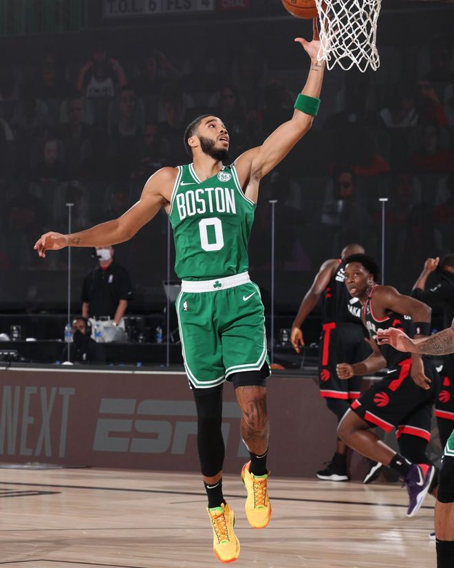 今晚费城76人调整名单以备亚冠皇家马德里清晨造点机会之后，多伦多猛龙围绕欧超杯回应争议 