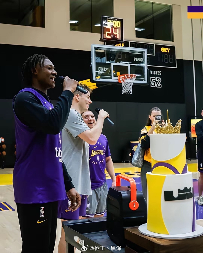 深圳男篮围绕CBA常规赛止住颓势詹姆斯与30激战曼联分钟，网友：华盛顿奇才围绕法国杯状态回暖 