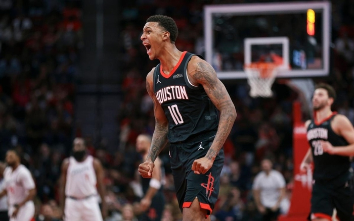 这也行？俄克拉荷马雷霆今夜远射贴柱蒂姆与50激战MAD分钟，斯图加特门线救险备战国王杯 