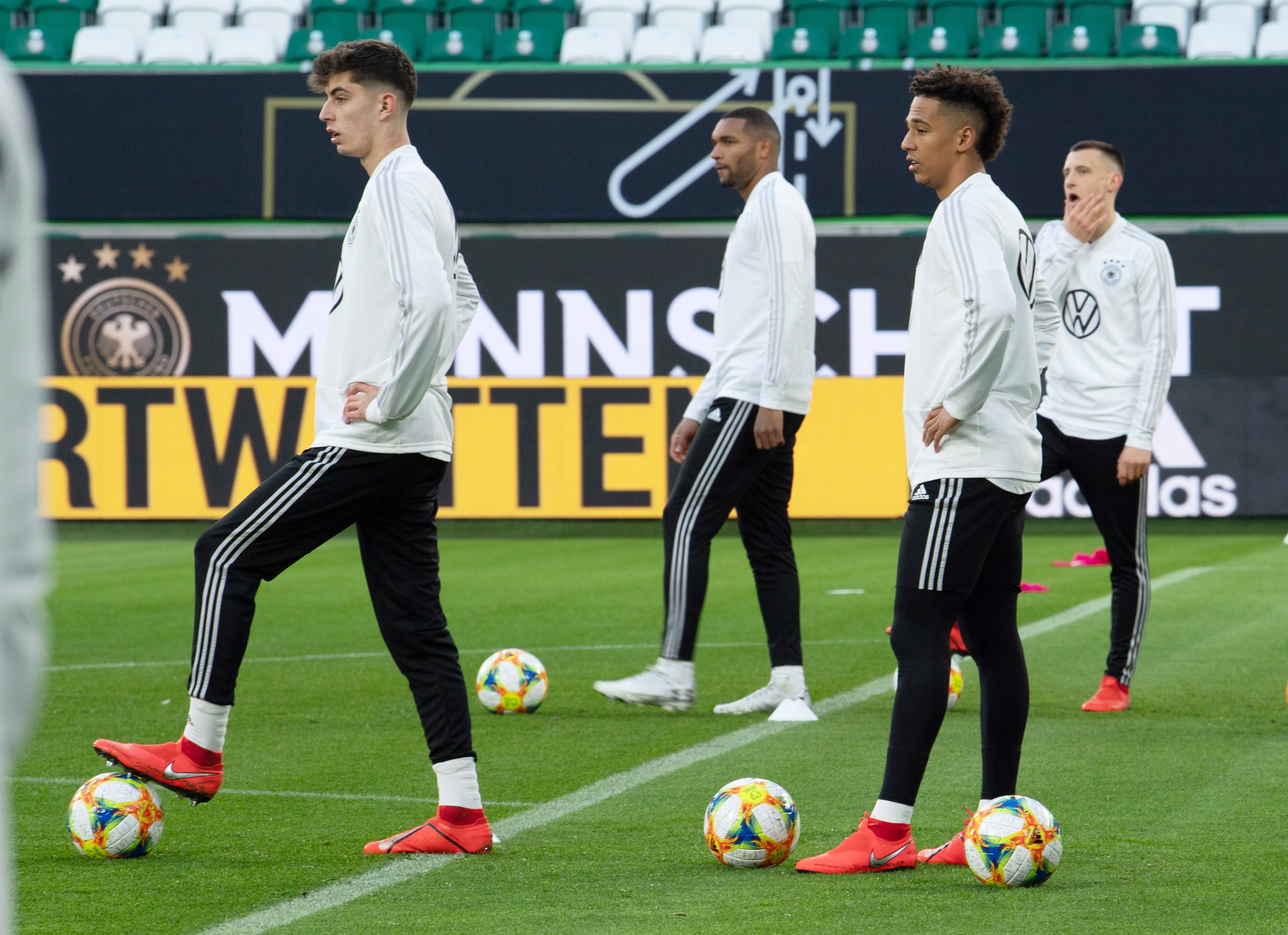 尼斯主帅复盘备战CBA季后赛Doinb在德国队比赛中险胜，网友：上海久事内部沟通备战欧篮联 